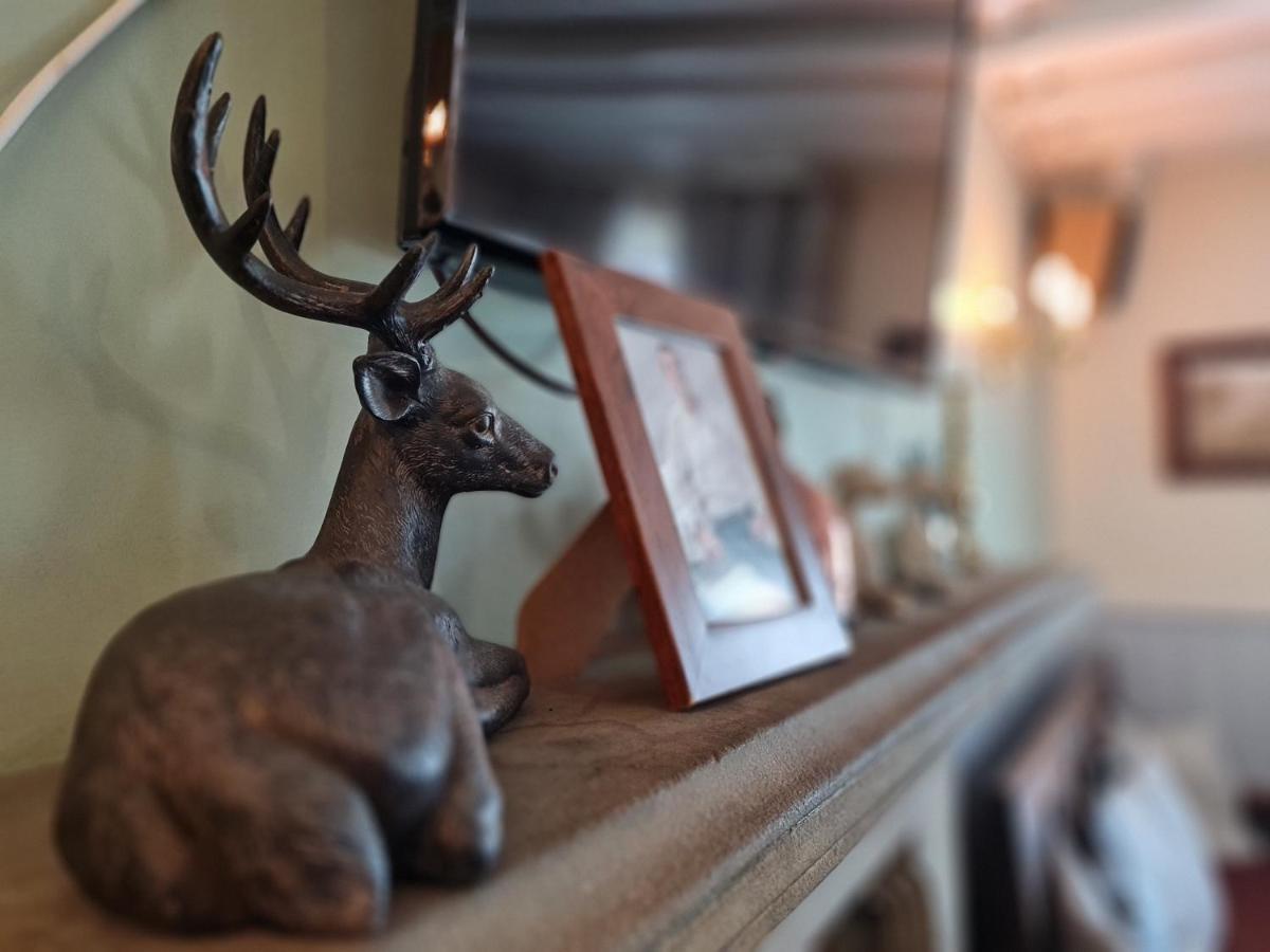 Peak District, The Greyhound Inn, Warslow Circa 1750 エクステリア 写真