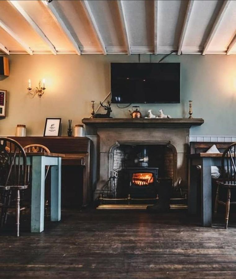 Peak District, The Greyhound Inn, Warslow Circa 1750 エクステリア 写真